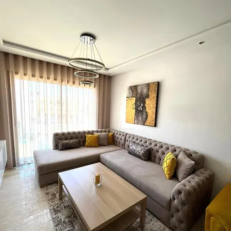 Modern Eiffel Tower Apartment *